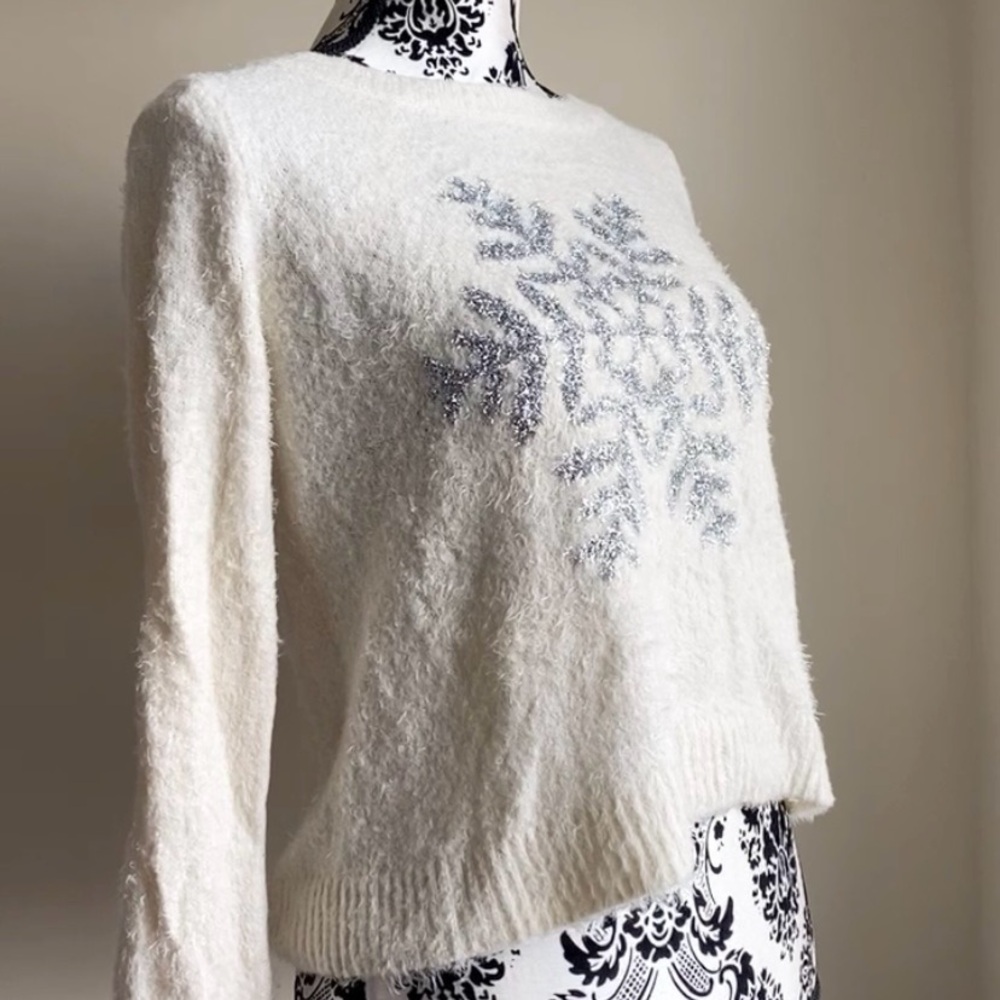 Lauren Conrad Christmas snowflake fuzzy knitted sweater